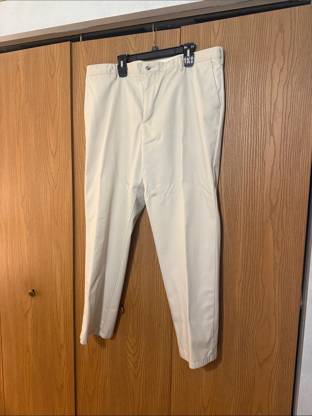 Dockers Men's Light Cream Chinos